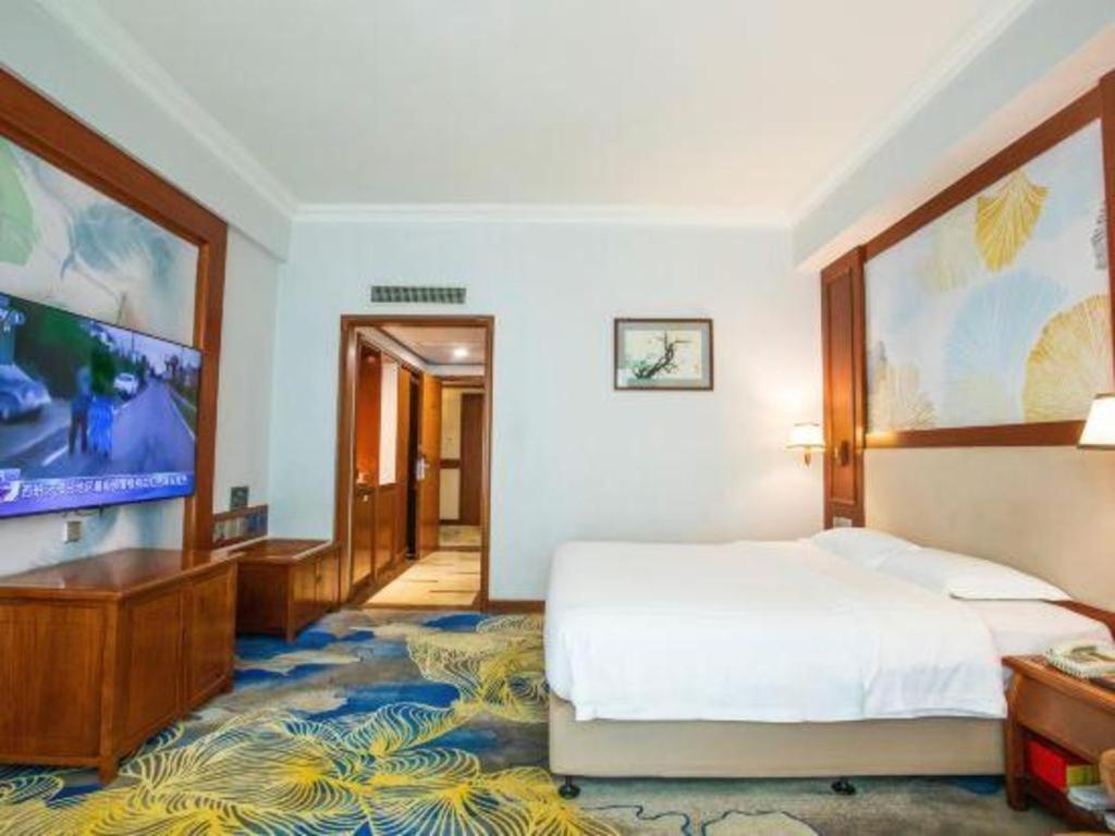 Fenggang Gladden Hotel Tiantangwei Exterior foto